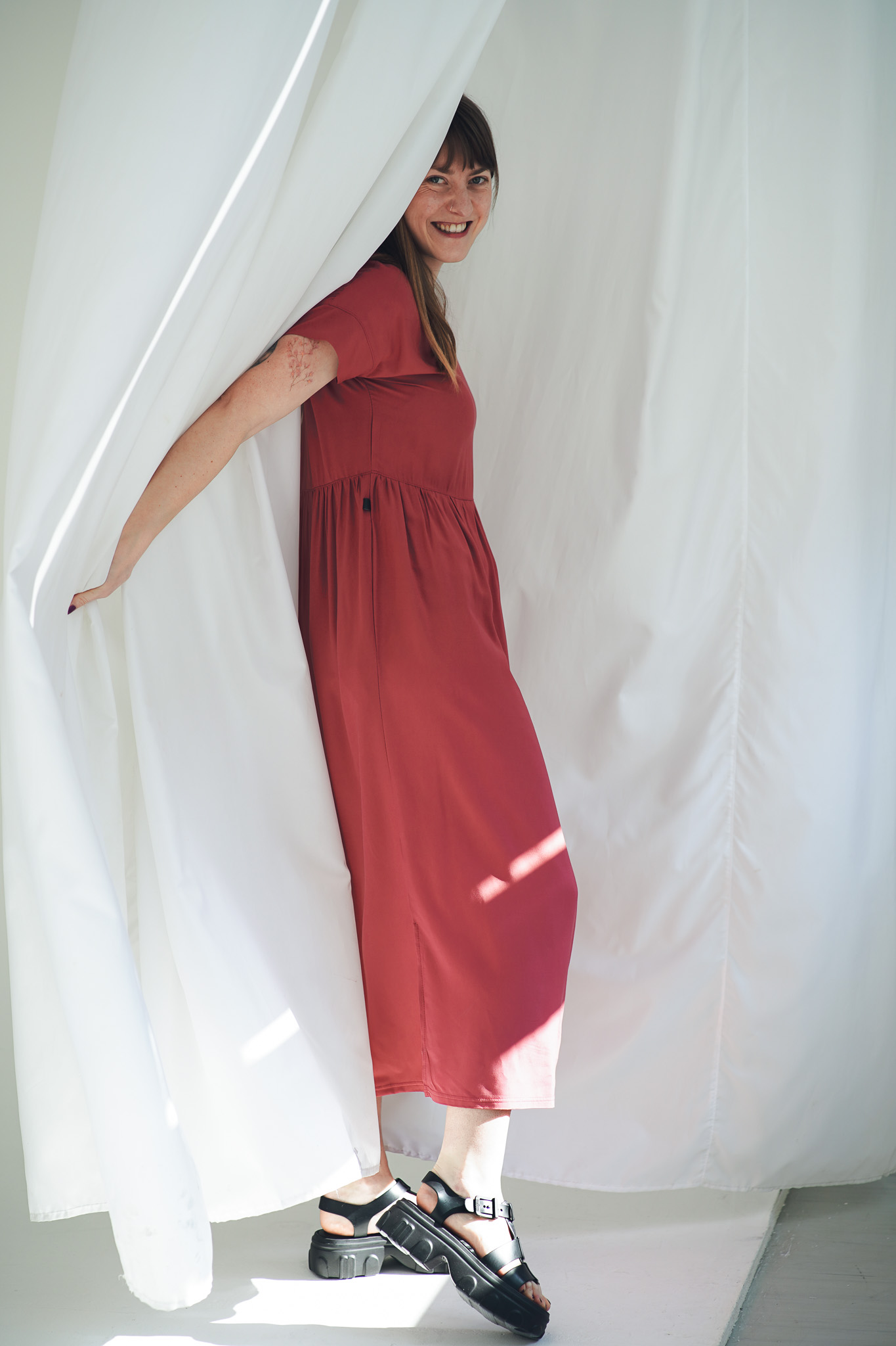Šaty Simple Long Rouge - foto 7