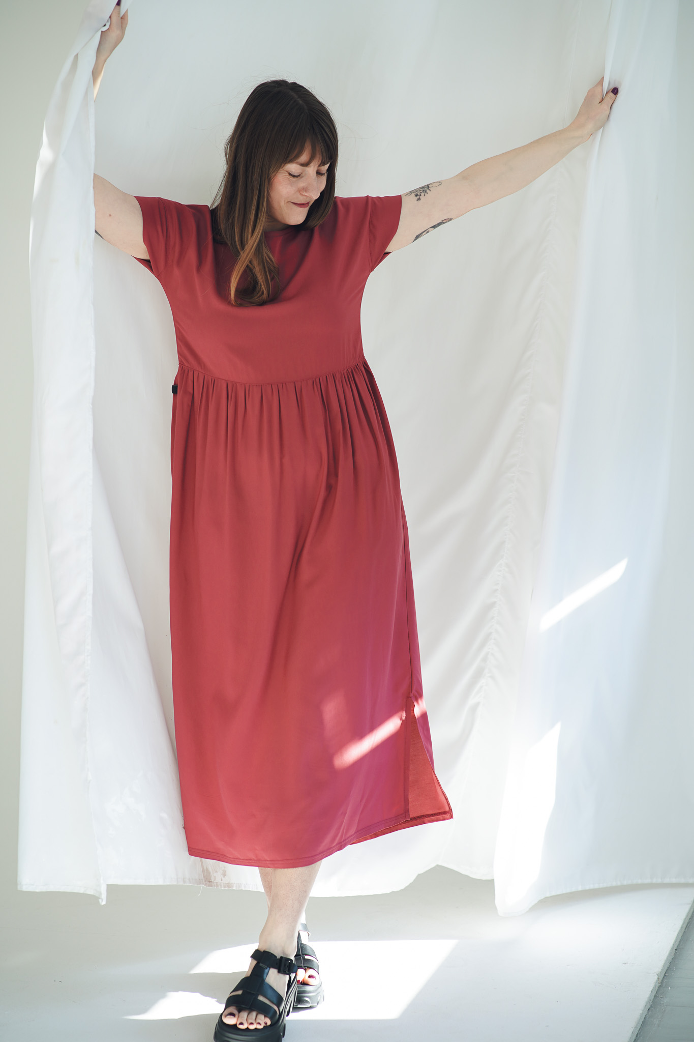 Šaty Simple Long Rouge - foto 15