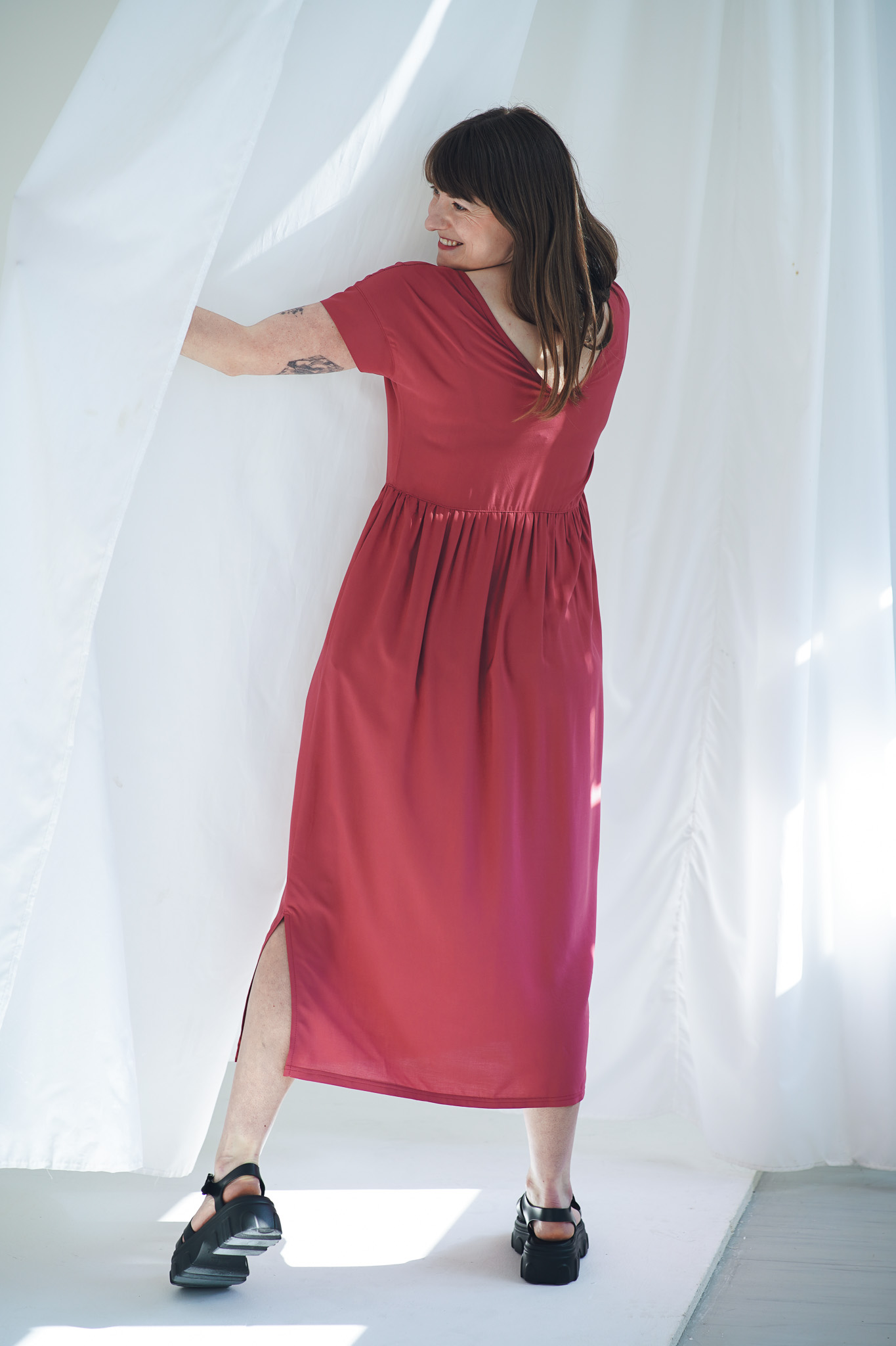 Šaty Simple Long Rouge - foto 13